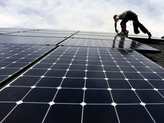 Worker-Solar-Panel-Mobile